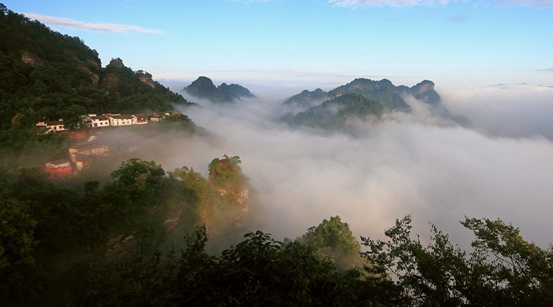 仙居（作者：胡宏坤；；；拍摄所在：休宁县齐云山镇齐云山村；；；联系电话：18955966555；；；联系地点：休宁县工商局）.jpg